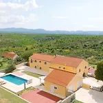 Manda * Skradin