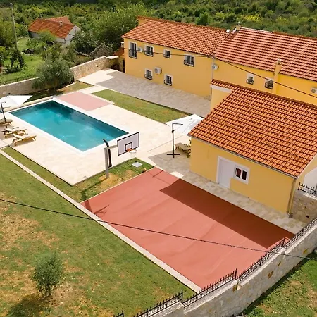 Manda Skradin